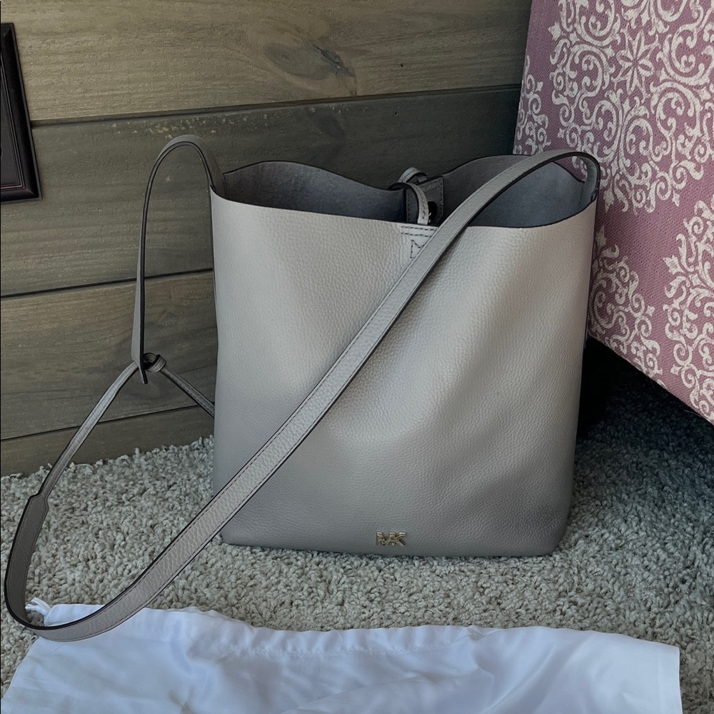 Michael Kors Junie Light Gray Pebbled Leather Shoulder Tote